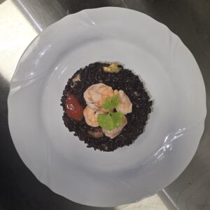 riso venere mazzancolle, avogado ,ciliegino